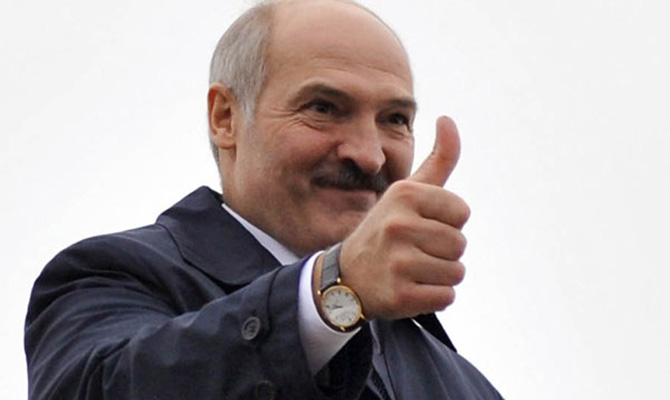 Лукашенко заявил об увеличении потока оружия из Украины