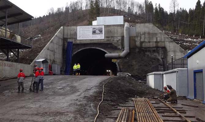 МИУ планирует запустить пробный поезд по Бескидскому тоннелю до конца 2017