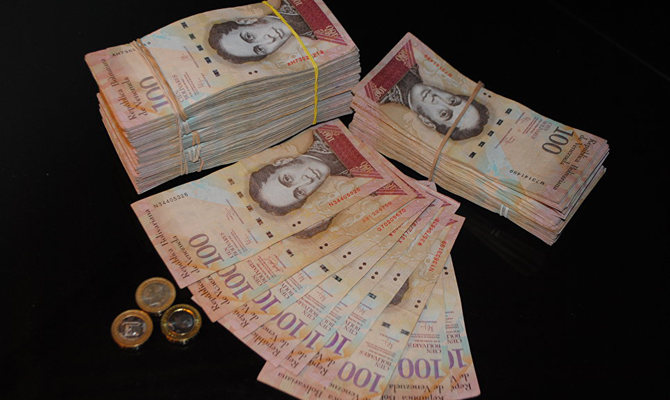 Венесуэла выпустила вертикальные деньги