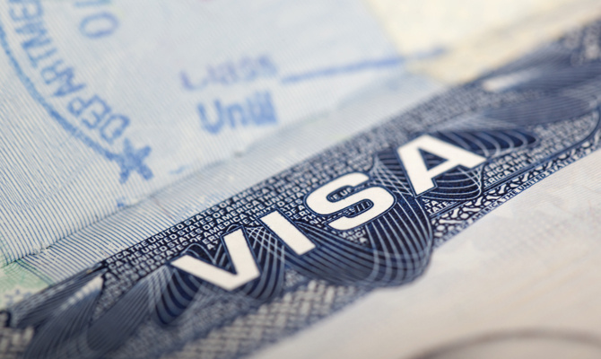 Украинцам изменили правила выдачи виз в США после указа Трампа