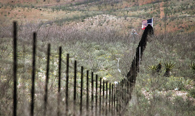 США планируют построить стену на границе с Мексикой в течение двух лет
