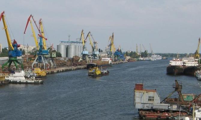 За 2016 год в украинских портах рекордно упала перевалка грузов