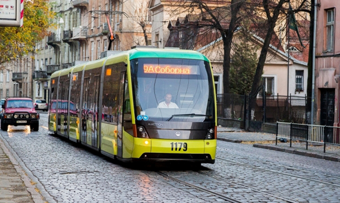 Во Львове запустили электронные билеты в трамваях и троллейбусах