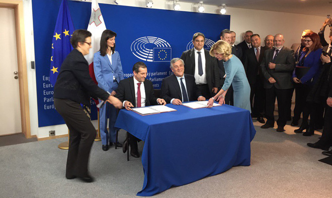 ЕС и Грузия подписали соглашение о безвизовом режиме
