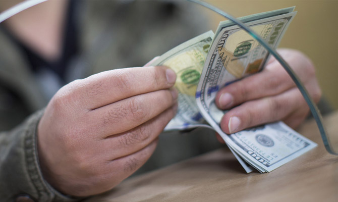 Нацбанк планирует увеличить продажу валюты населению