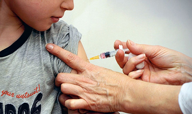 Венгрия передала Закарпатью первую партию вакцин от кори