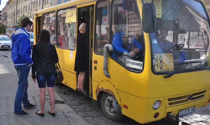 В Черновцах отменили повышение стоимости проезда в маршрутках