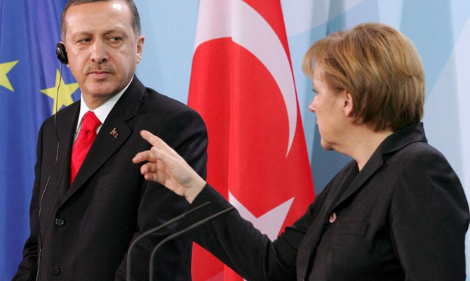 Смертная казнь поставит точку в европерспективах Турции, - Меркель