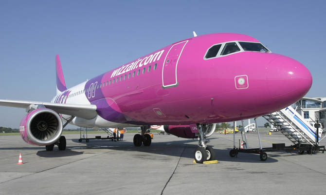 Лоукостер Wizz Air объявил о снижении цены до 30%