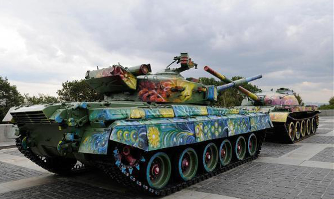 Порошенко анонсировал передачу очередной партии танков на передовую