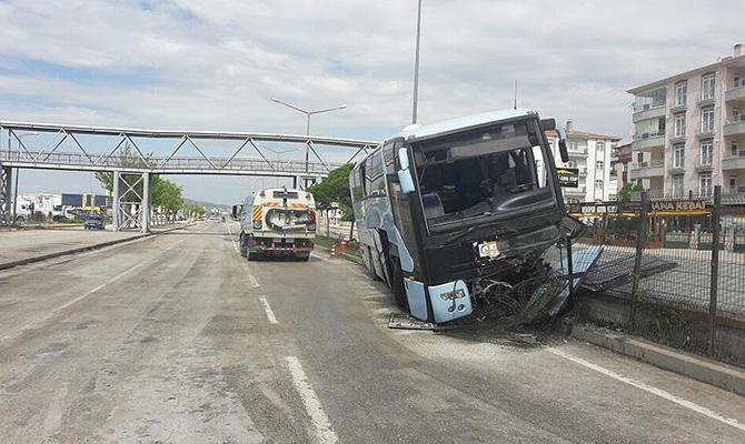 В Турции разбился автобус с депутатами правящей партии: пострадали 32 человека