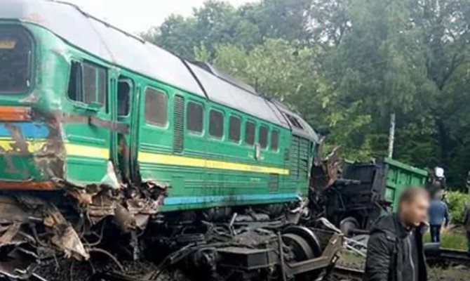 В Хмельницкой области локомотив столкнулся с поездом «Киев-Каменец-Подольский»