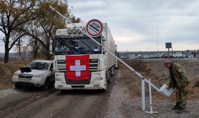 Швейцария отправила на Донбасс 600 тонн гумпомощи