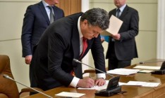 Президент присвоил трем украинским послам высший дипломатический ранг