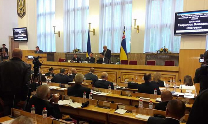 Закарпатские депутаты просят Порошенко ветировать закон «Об образовании»