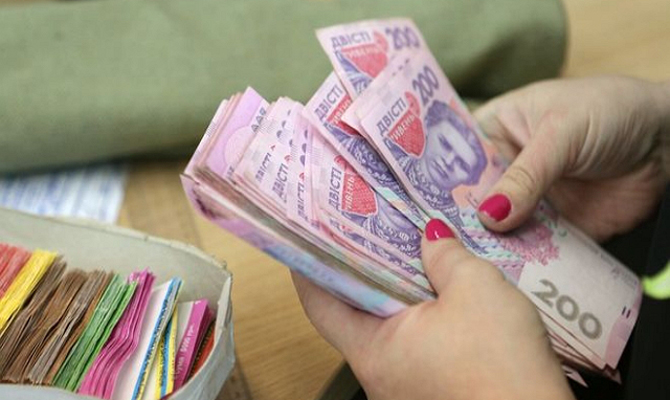 Реальная зарплата украинцев в сентябре выросла на 17,3%