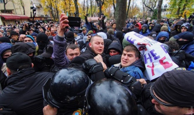 В Одессе митинг превратился в потасовку с полицией