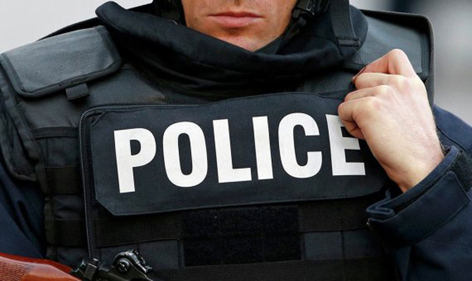 Во Франции полицейский расстрелял шесть человек и покончил с собой