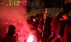 Возле здания МВД начались столкновения между митингующими и правоохранителями