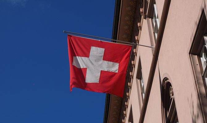 Кабмин упростил визовый режим со Швейцарией