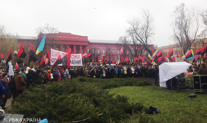 Митинг в Киеве: около 3 тыс. активистов собрались у университета Шевченко