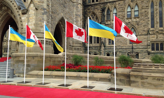 Парламент Канады призвал правительство отменить визы для украинцев
