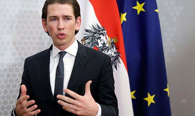 Канцлер Австрии требует пересмотра политики ЕС по беженцам