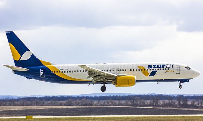 Авиакомпания Azur Air Ukraine пополнит флот двумя самолетами Boeing в 2018 году