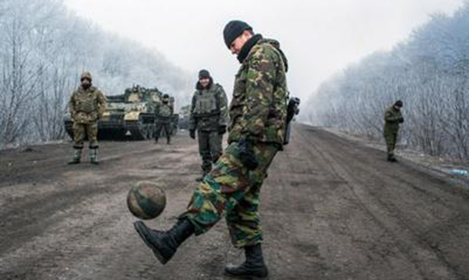 В зоне АТО за сутки ранен один украинский военный, - штаб