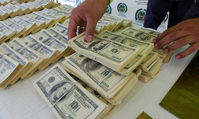 Нацбанк Украины за год купил почти $2,3 миллиарда