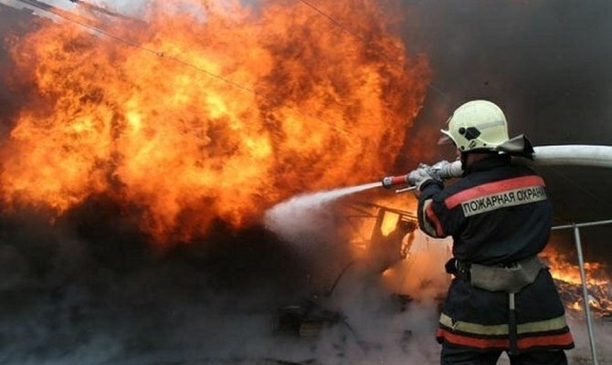 В Харьковской области на пожаре в частном доме погибли 3 человека