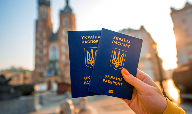 Безвизом с ЕС уже воспользовались почти 402 тыс. украинцев