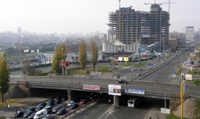 В Киеве разваливается еще один мост
