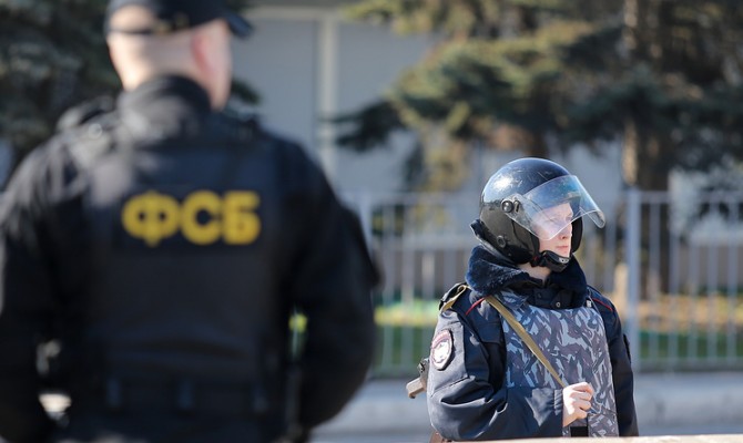 ФСБ задержала украинца якобы за попытку передать секретные военные карты