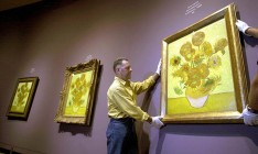 «Подсолнухи» Ван Гога могут стать коричневыми из-за светочувствительной краски