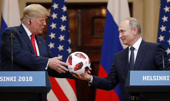Спецслужбы США проверяют мяч, который Путин подарил Трампу