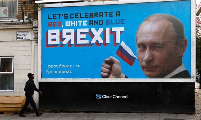 В Лондоне повесили билборды с Путиным от имени «агентов ГРУ»