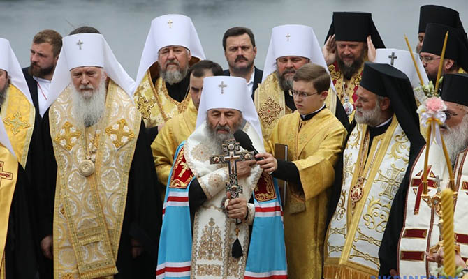 Синод УПЦ заявил о давлении со стороны власти на епископат и верующих