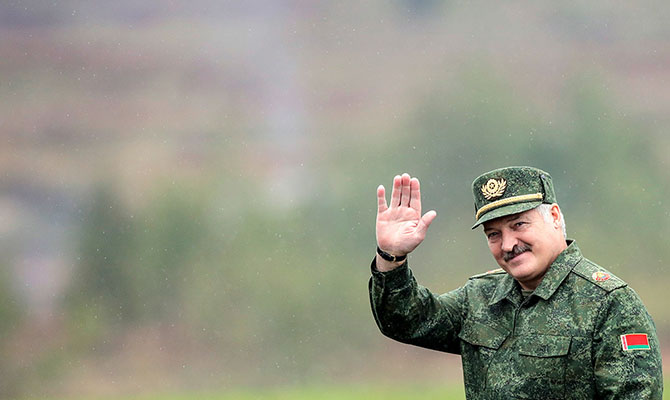Лукашенко заявил о том что украинские танки заправляются российским топливом