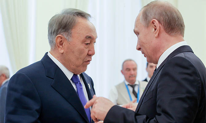 Назарбаев перед заявлением об отставке звонил Путину