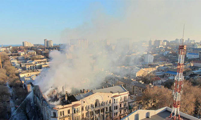 Спасатели обнаружили на пожаре в Одесском колледже еще два тела