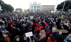 Десятки тысяч «сардин» вышли на акцию протеста в Риме