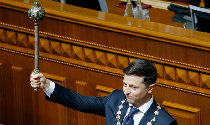 За Зеленского на посту президента вновь проголосовали бы 38,4% украинцев