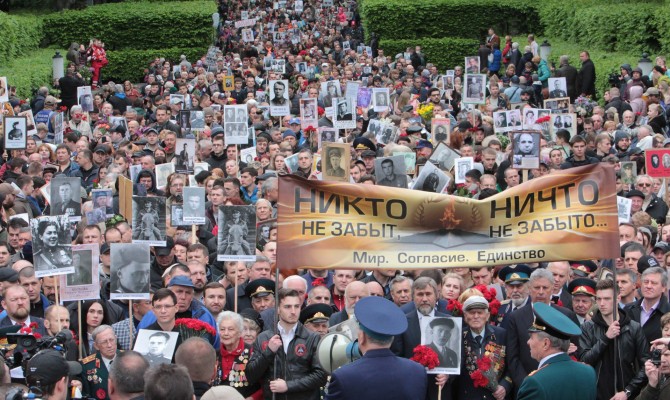 Украинцы разделились в вопросах признания УПА и запрета георгиевской ленты
