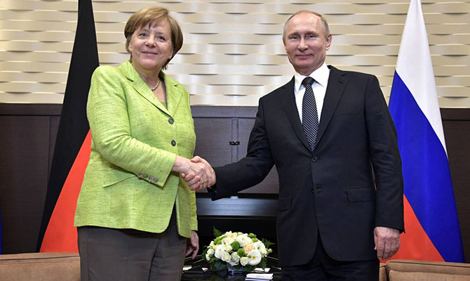 Меркель позвонила Путину поговорить про Украину