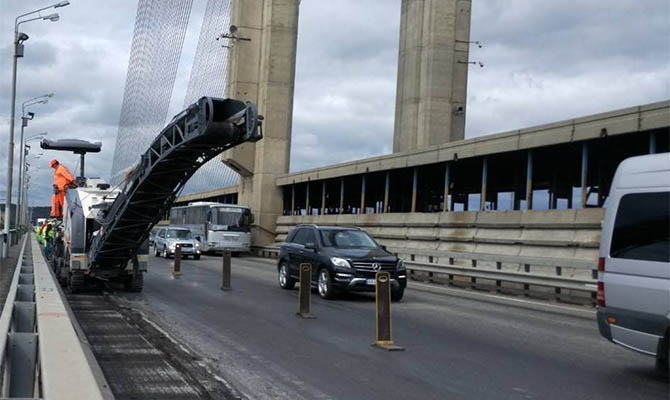 В Киеве на полтора месяца ограничат движение на Южном мосту