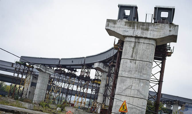 У Кличко со стройплощадки Подольско-Воскресенского моста украли 12 новых вант