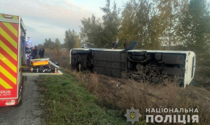 В Полтавской области перевернулся автобуса, есть пострадавшие