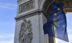Флаг ЕС, установленный под Триумфальной аркой в Париже, сняли после возмущений политиков