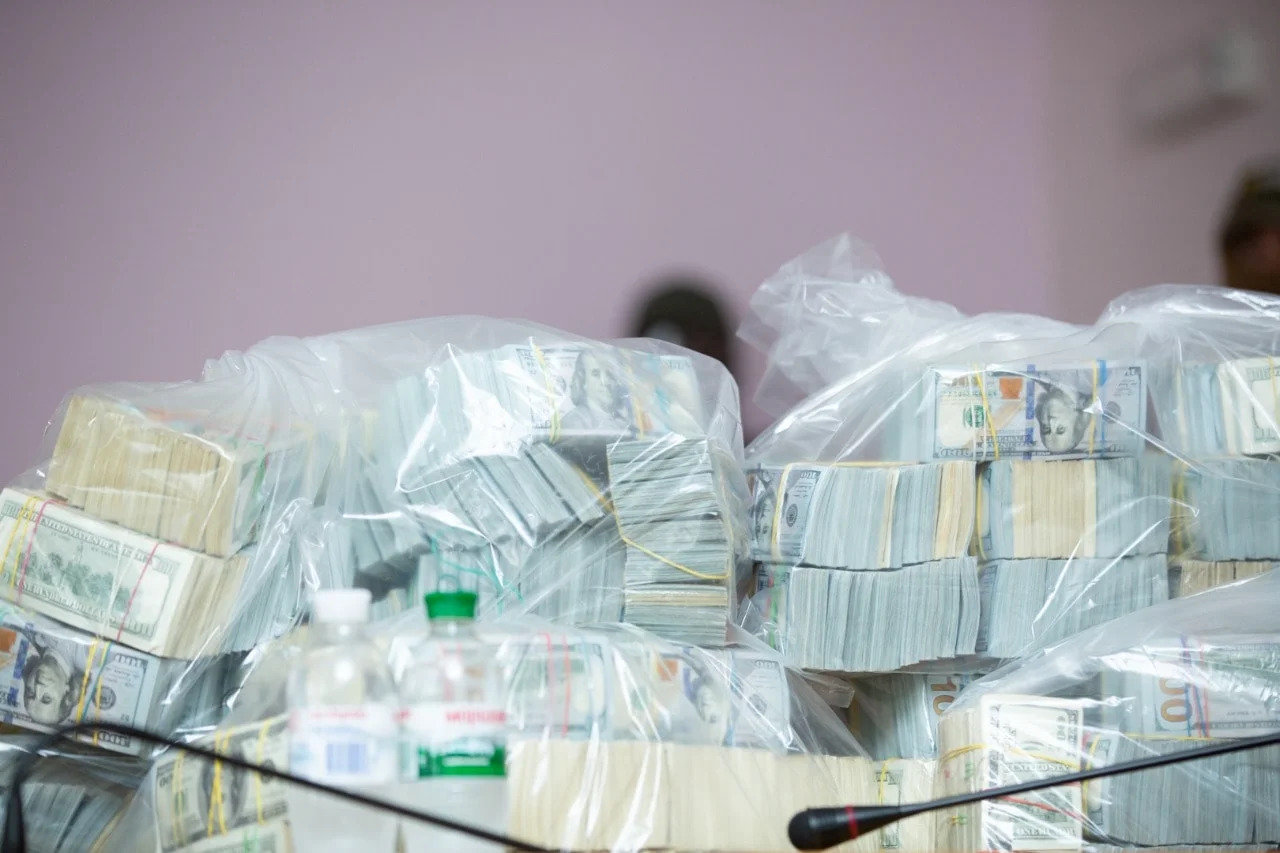 The $6 million in cash seized by Ukraine&rsquo;s National Anti-Corruption Bureau (NABU) and Specialised Anti-Corruption Prosecutor&rsquo;s Office (SAPO) in June 2020 during an attempt to bribe senior anti-corruption officials into closing a criminal investigation involving Mykola Zlochevsky. Photo: NABU.